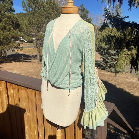 Hot as Hell gorgeous top sea foam green, lime & pink - Picture 3 of 8